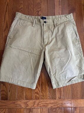 GAP Men's Light Khaki Flat Front Shorts